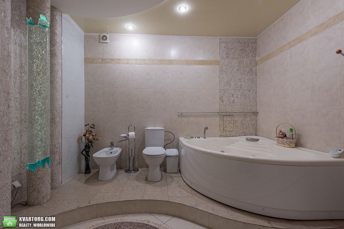 Rent out 3-room apartment. Киев,  Вузовская — photo 10