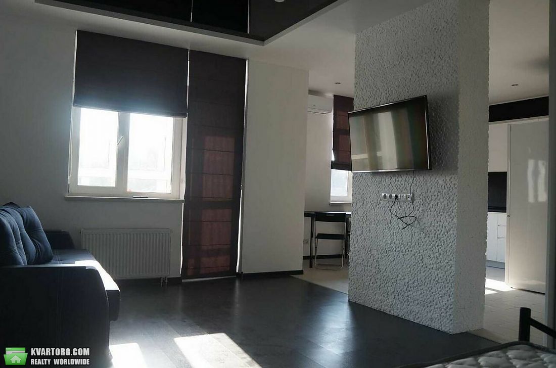 Rent out 1-room apartment. Киев,  Ямская — photo 1