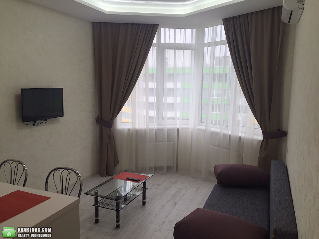 Sell 1-room apartment. Киев,  Вышгородская — photo 1