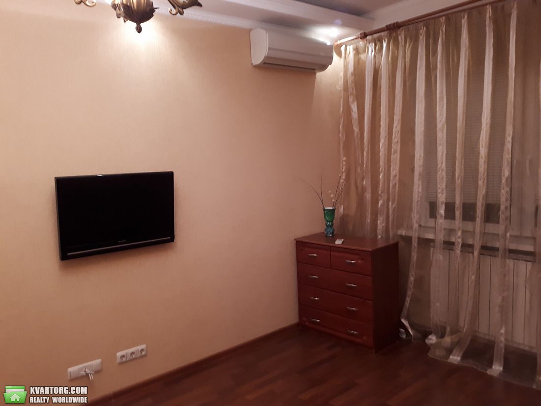 Rent out 1-room apartment. Киев, Героев Сталинграда — photo 8