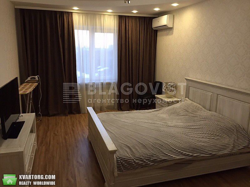 Rent out 1-room apartment. Киев,  Эрнста — photo 2