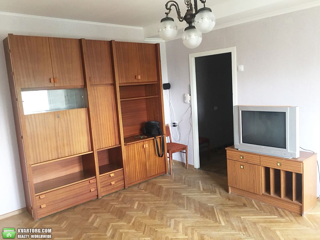 Rent out 3-room apartment. Киев,  Пражская — photo 1