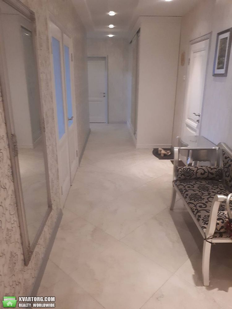 Rent out 3-room apartment. Киев,  Тычины пр — photo 8
