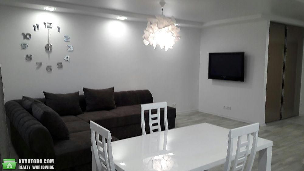 Rent out 3-room apartment. Киев,  Княжий Затон — photo 1