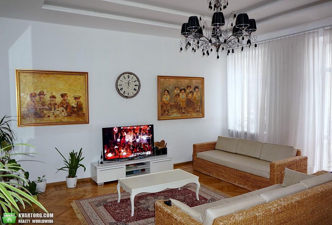 Rent out 4-room apartment. Киев,  Лютеранская — photo 2