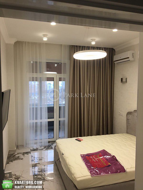 Rent out 2-room apartment. Киев,  Щорса — photo 4