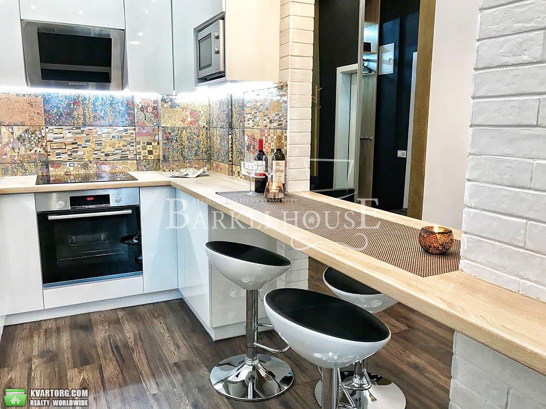 Rent out 2-room apartment. Киев,  Михайловский пер — photo 1