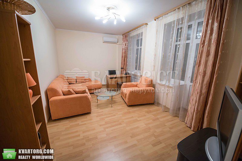 Rent out 2-room apartment. Киев,  Кловский спуск — photo 1