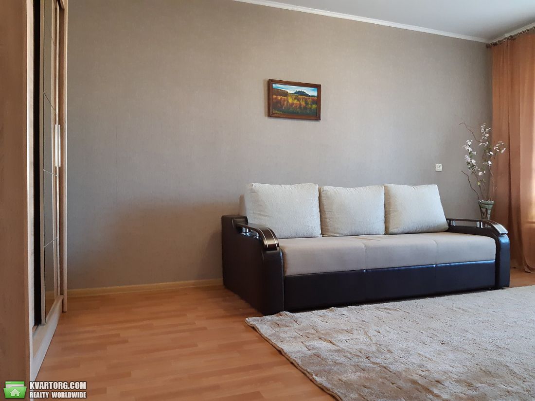 Rent out 2-room apartment. Киев,  Ревуцкого — photo 1