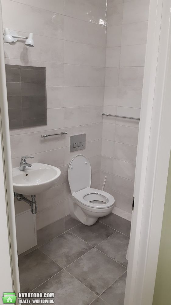 Rent out 2-room apartment. Киев, Соборности — photo 7