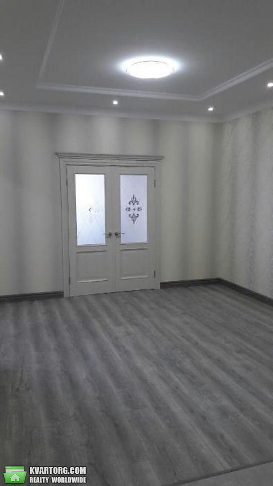 Rent out 3-room apartment. Киев,  Лабораторный пер — photo 1