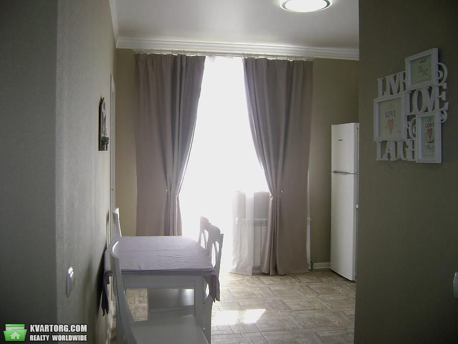 Rent out 2-room apartment. Киев,  Невская — photo 3