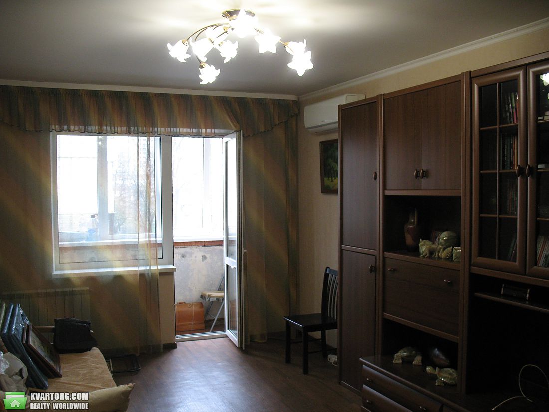 Sell 1-room apartment. Киев,  Каштановая — photo 1