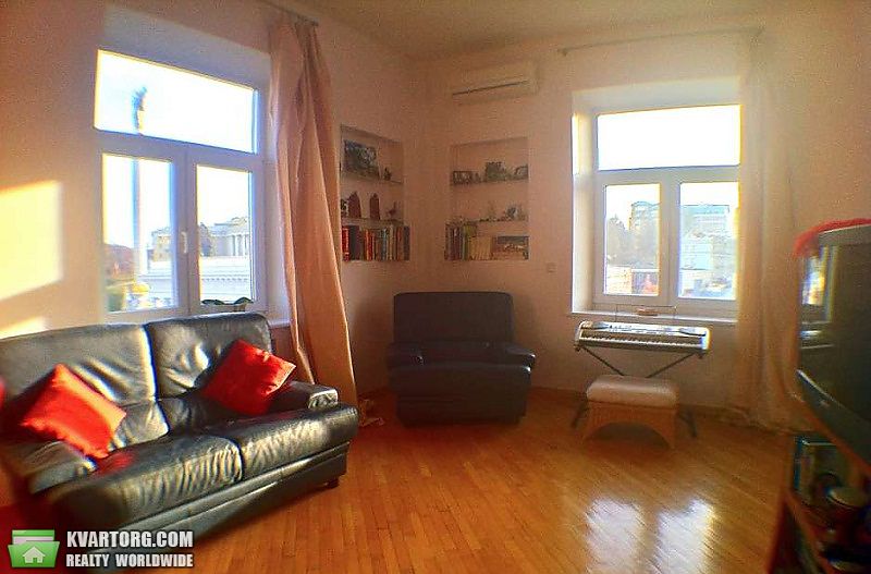 Rent out 2-room apartment. Киев,  Крещатик — photo 1