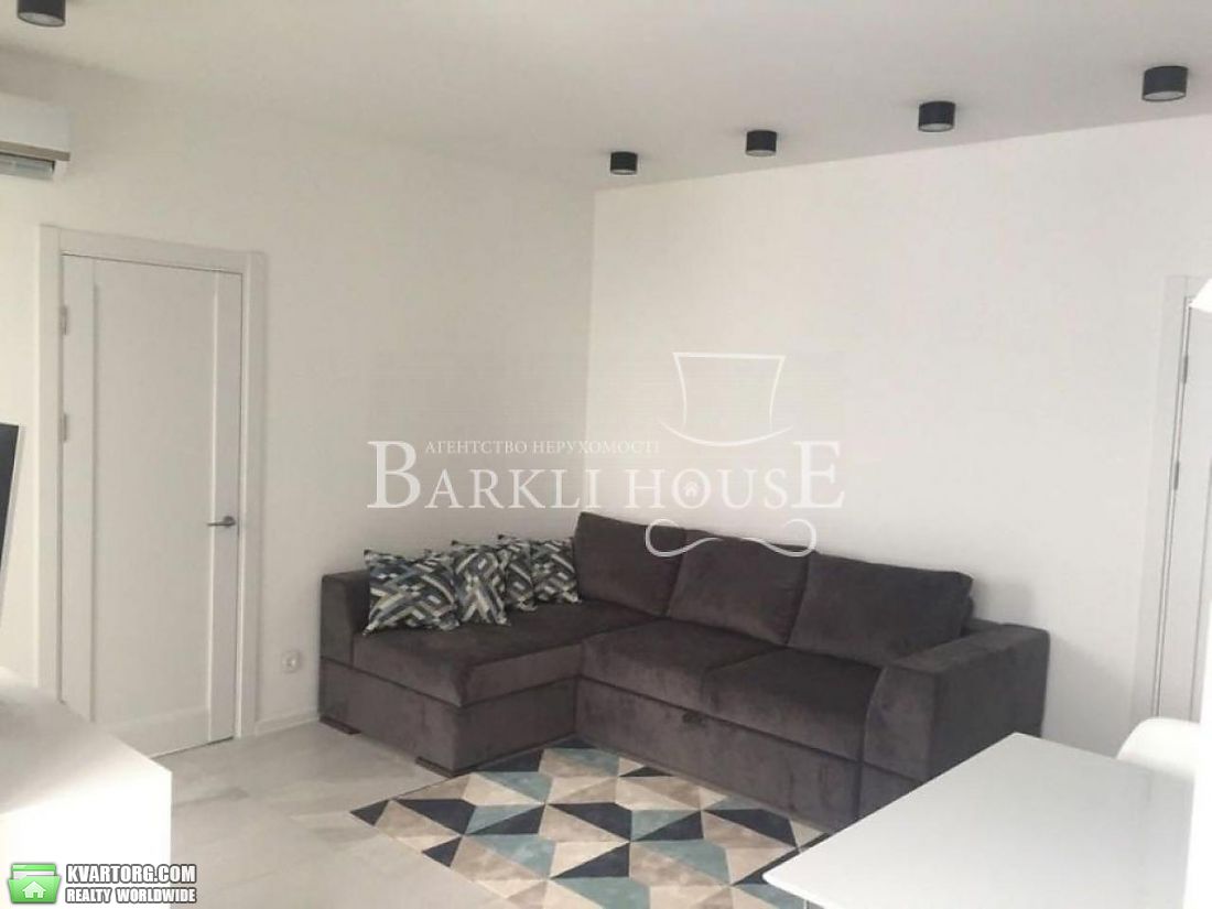 Rent out 2-room apartment. Киев,  Богдановская — photo 1