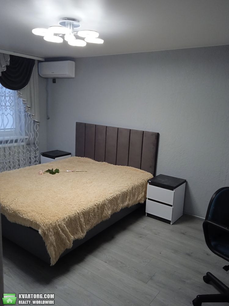 Rent out 2-room apartment. Киев,  Каунасская — photo 3