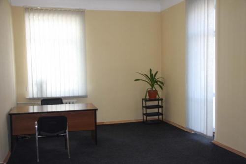 Rent out office. Киев, Мельникова 75 — photo 1