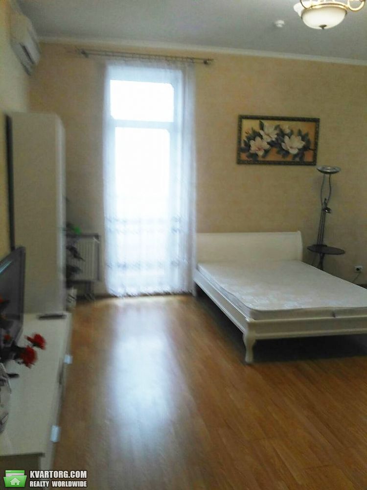 Rent out 1-room apartment. Киев, Евгения Коновальца — photo 2