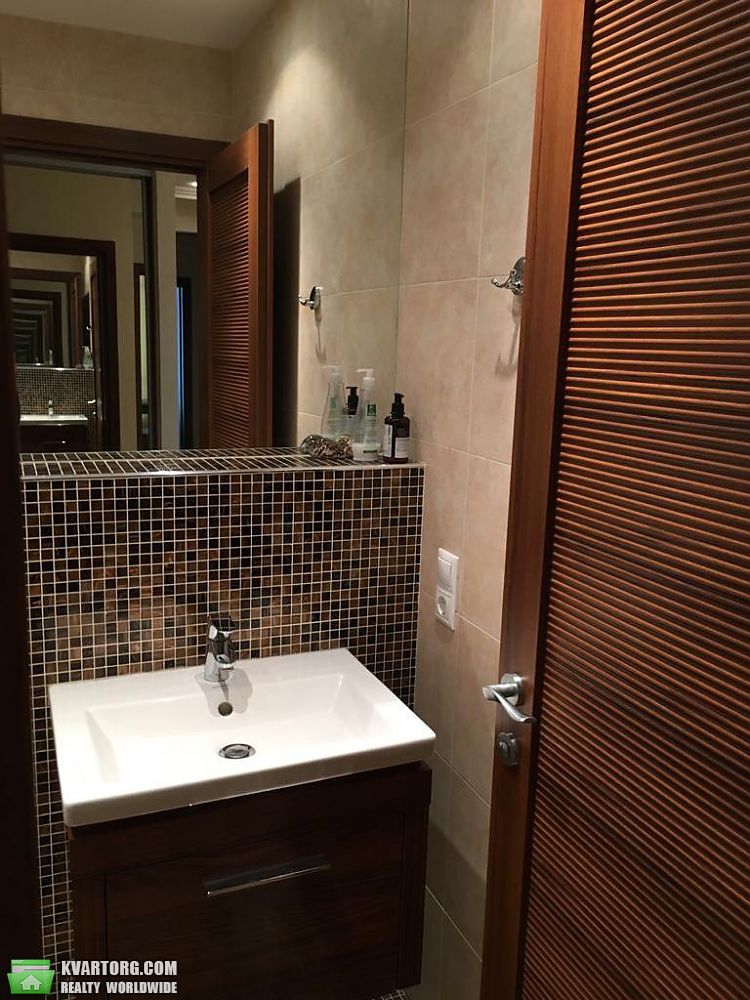 Rent out 3-room apartment. Киев, Драгомирова ул. — photo 6