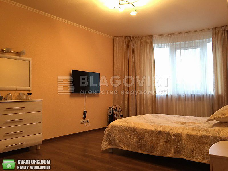 Rent out 4-room apartment. Киев,  Шевченко бул — photo 2
