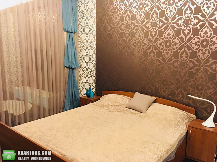Rent out 2-room apartment. Киев,  Жилянская — photo 4