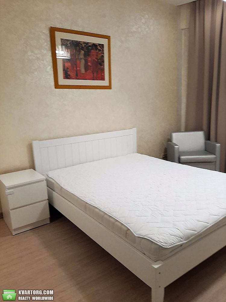 Rent out 2-room apartment. Киев, ул. Никольско-Слободская — photo 3