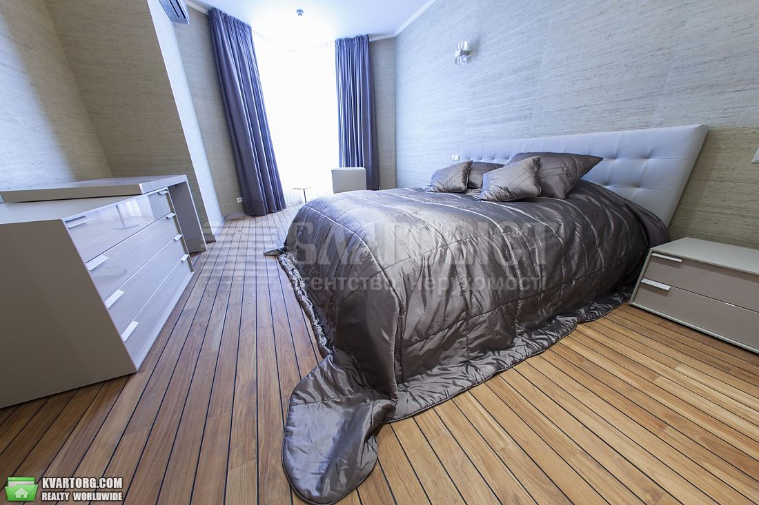 Rent out 3-room apartment. Киев,  Соломенская — photo 8
