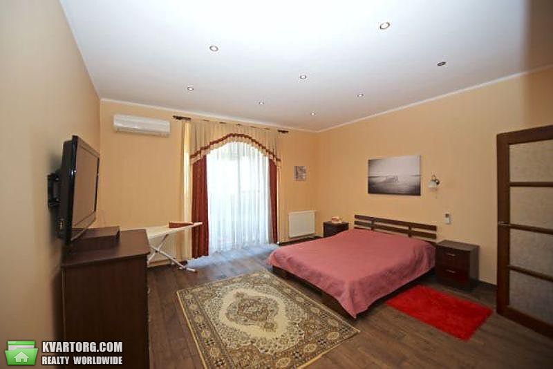 Rent out 2-room apartment. Киев,  Почайнинская — photo 1