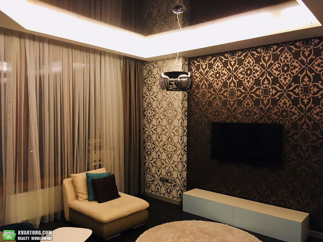 Rent out 2-room apartment. Киев,  Жилянская — photo 2