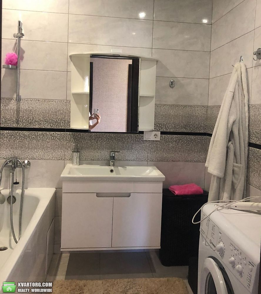 Rent out 2-room apartment. Киев,  Демиевская — photo 1