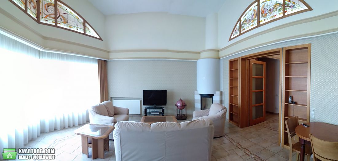 Rent out 4-room apartment. Киев, Кирилловская ул. — photo 1