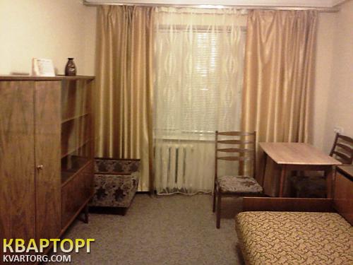 Rent out 2-room apartment. Киев,  Строителей — photo 1