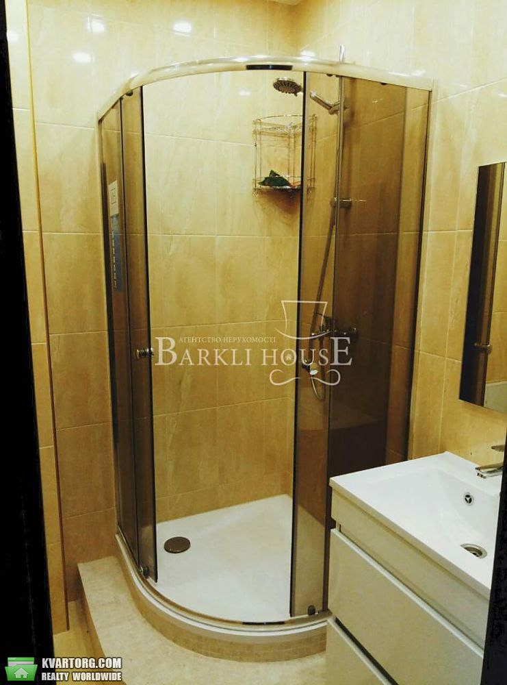 Rent out 3-room apartment. Киев,  Александровская — photo 9