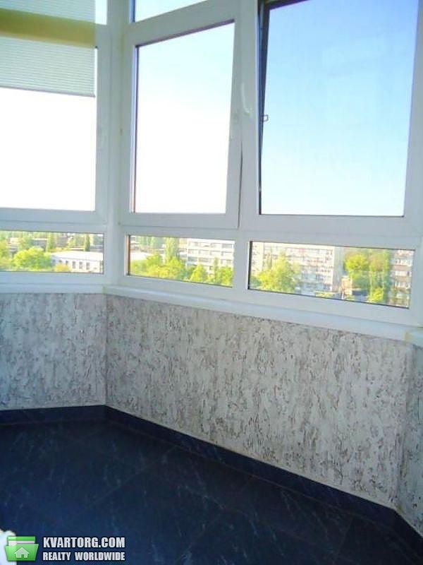 Rent out 3-room apartment. Киев,  Дегтяревская — photo 1