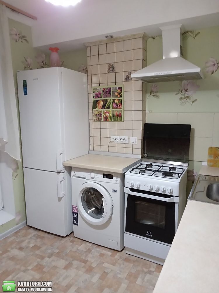 Rent out 2-room apartment. Киев,  Бучмы — photo 2
