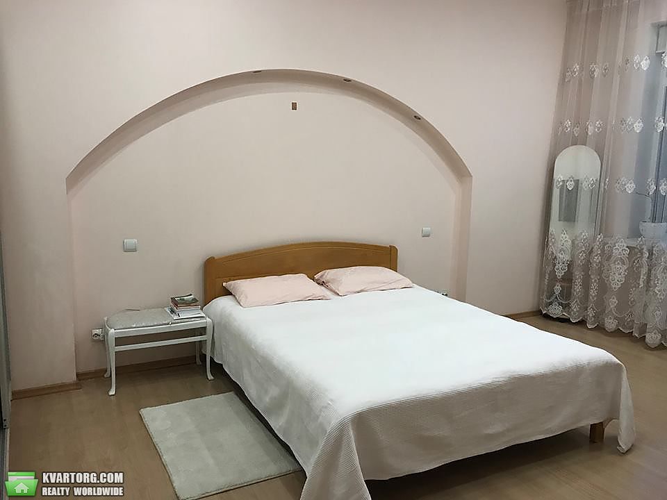 Rent out 2-room apartment. Киев,  Фрунзе — photo 1