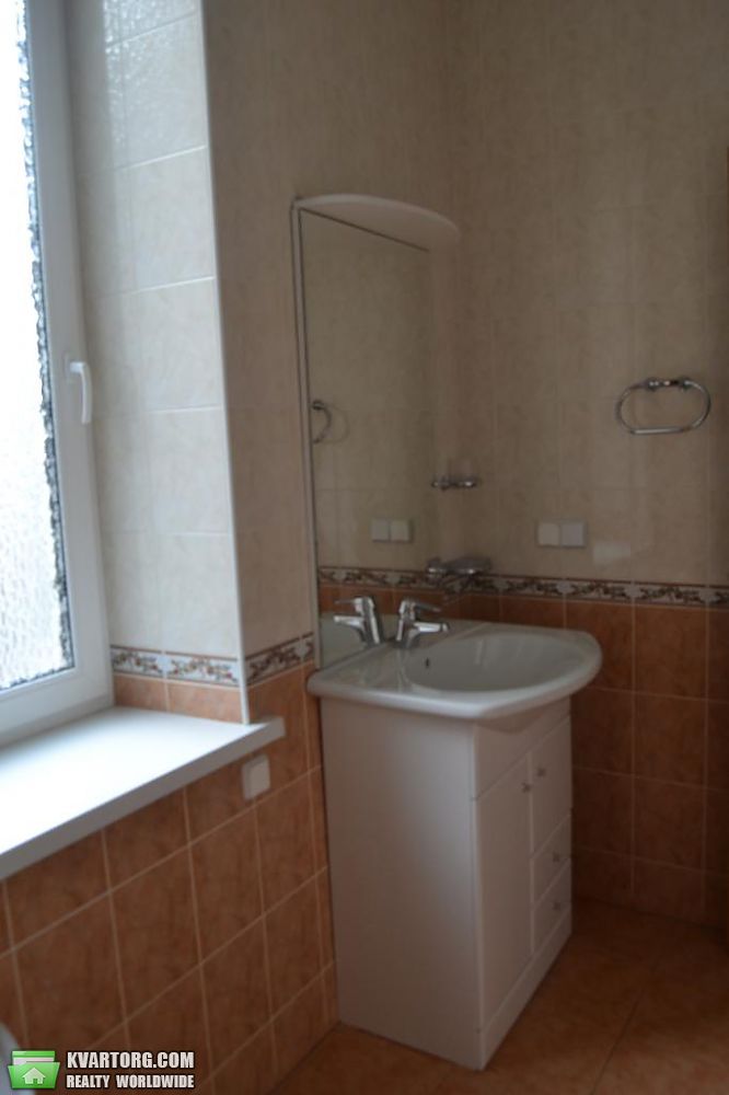 Rent out 2-room apartment. Киев,  Мазепы — photo 2