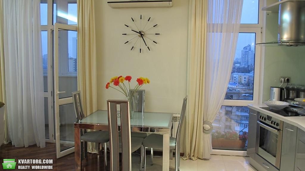 Rent out 3-room apartment. Киев,  Павловская — photo 3