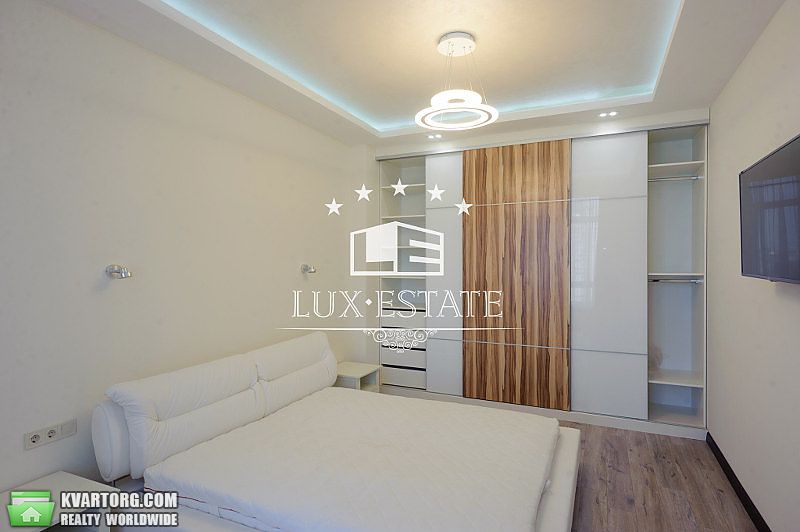 Rent out 2-room apartment. Киев,  Щорса — photo 3