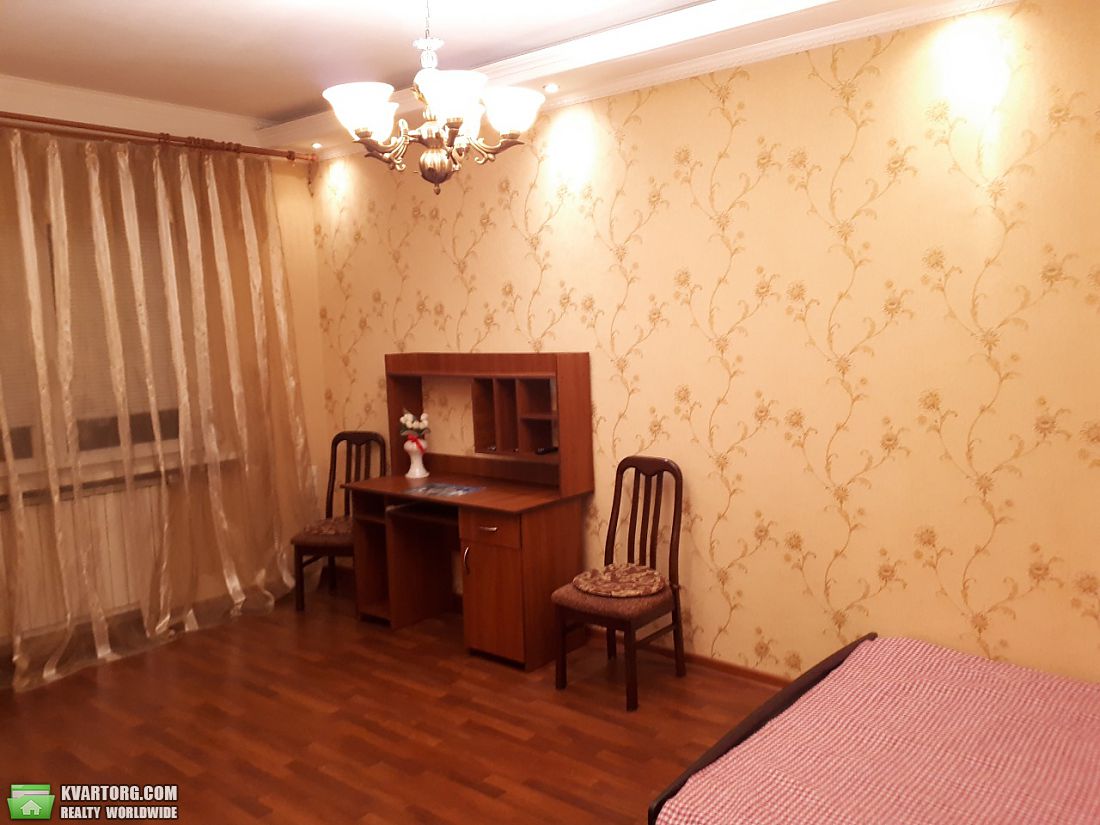 Rent out 1-room apartment. Киев, Героев Сталинграда — photo 4
