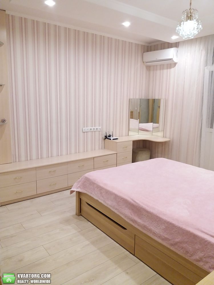 Rent out 2-room apartment. Киев,  Вильямса — photo 4