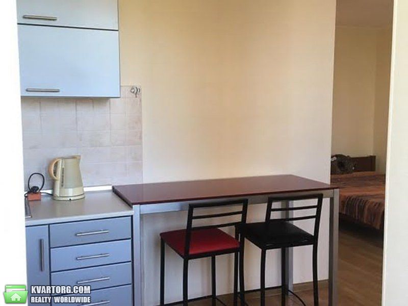Rent out 1-room apartment. Киев,  Кловский спуск — photo 8