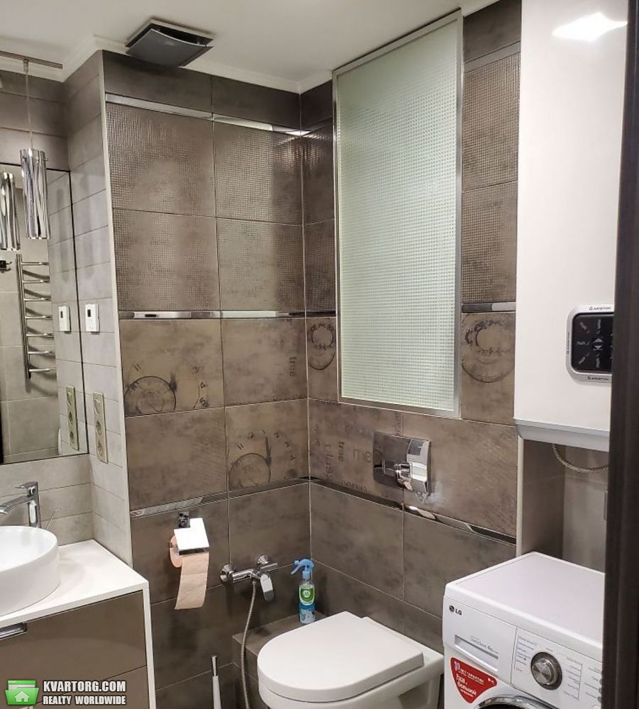 Rent out 3-room apartment. Киев,  Радунская — photo 4