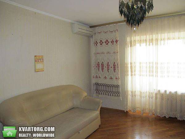 Rent out 3-room apartment. Киев,  Бажана — photo 8