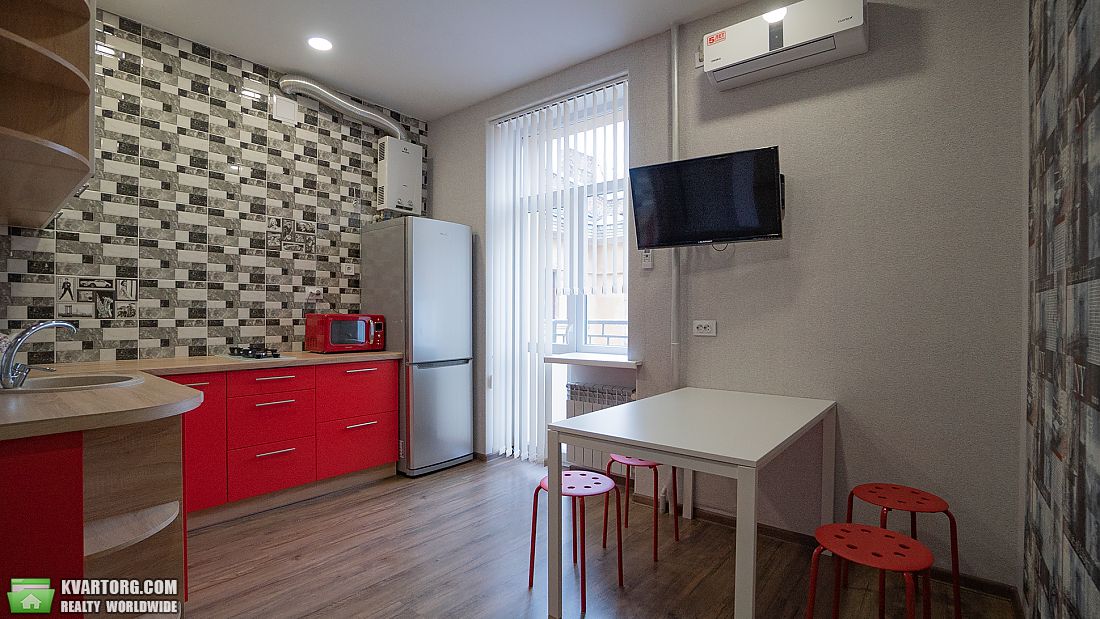 Rent out 1-room apartment. Чернигов, проспект Победы — photo 1