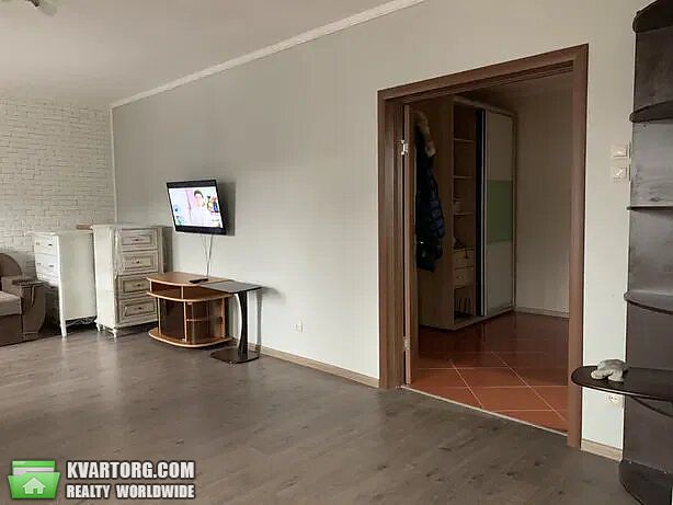 Rent out 3-room apartment. Киев,  Харьковское шоссе — photo 1