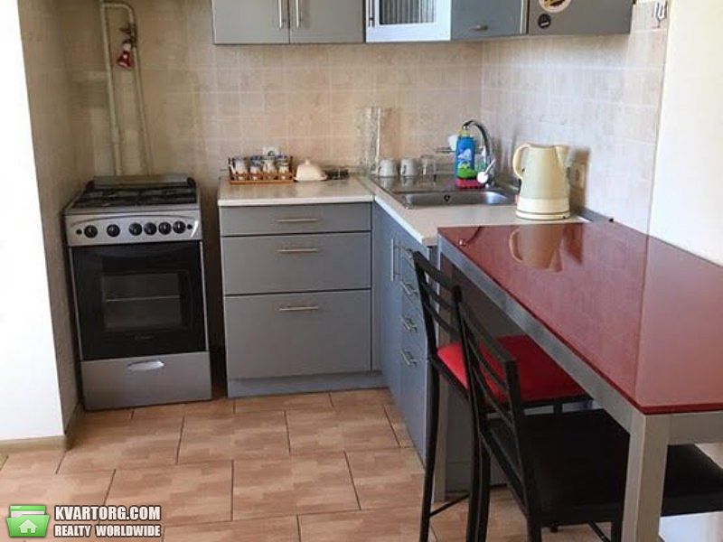 Rent out 1-room apartment. Киев,  Кловский спуск — photo 7