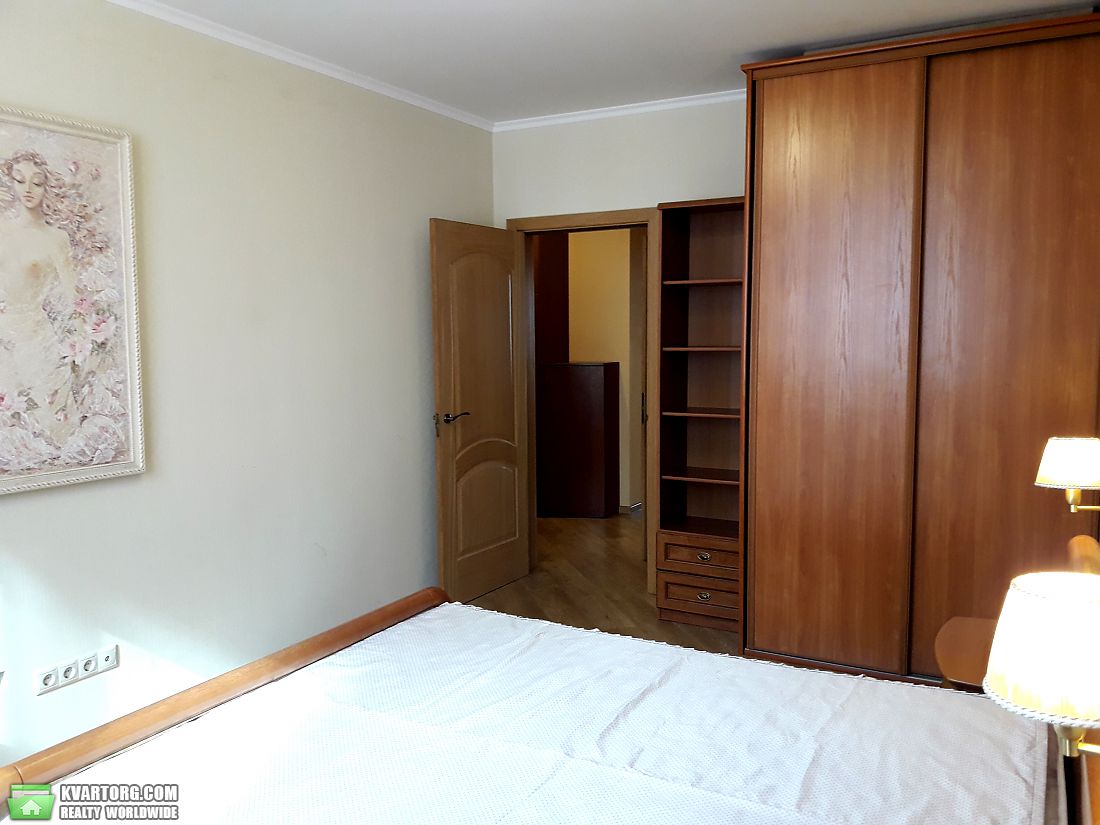 Rent out 3-room apartment. Киев,  Эрнста — photo 2
