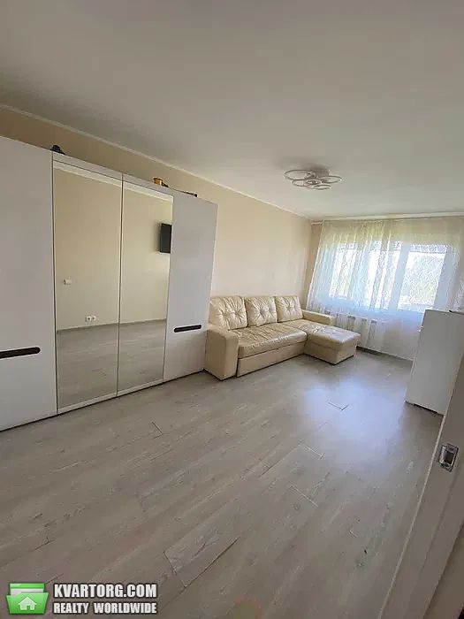 Rent out 2-room apartment. Киев, Александра Бойченко 4 — photo 9