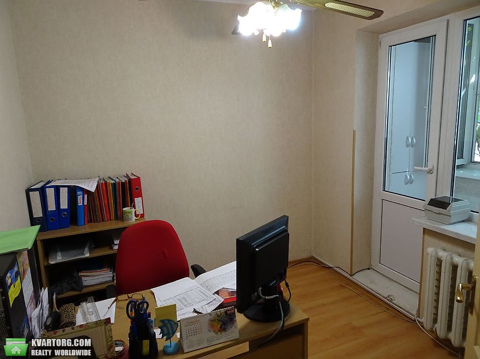Sell 5-room apartment. Киев,  Автозаводская — photo 1